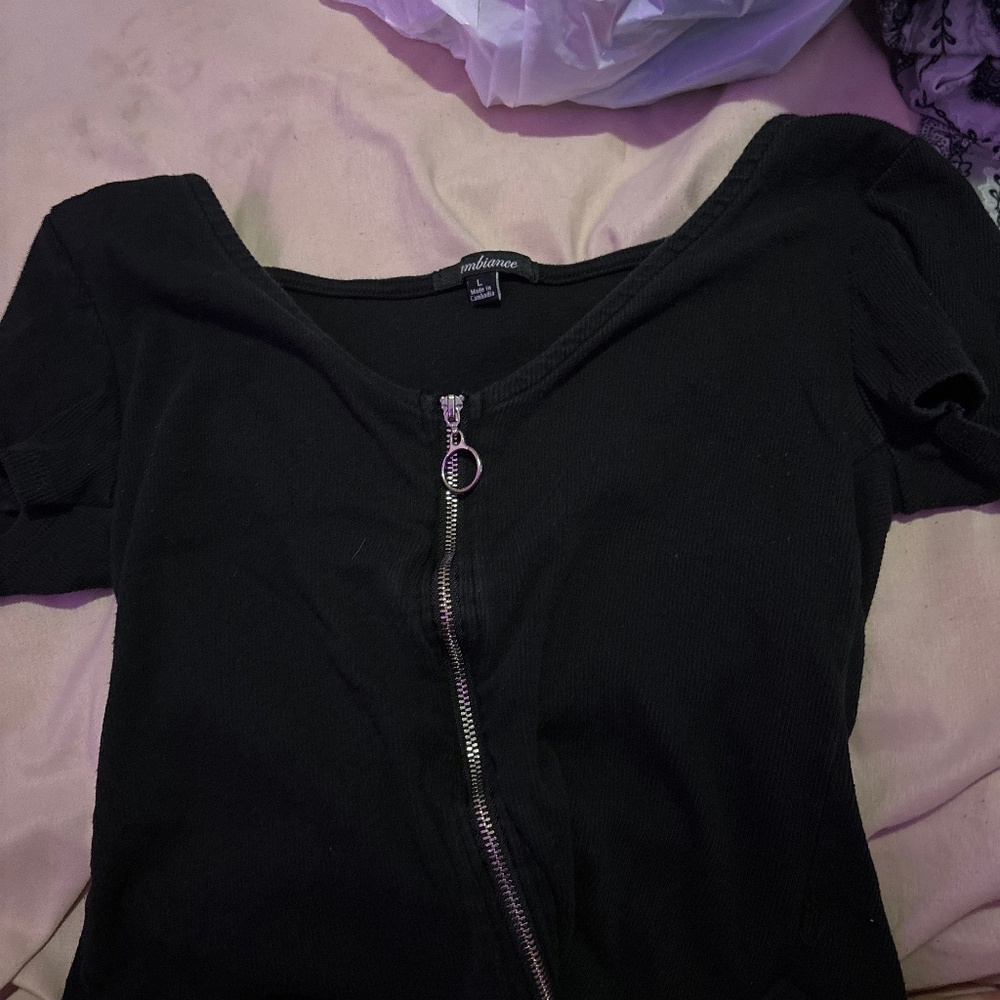 Black Crop w zipper